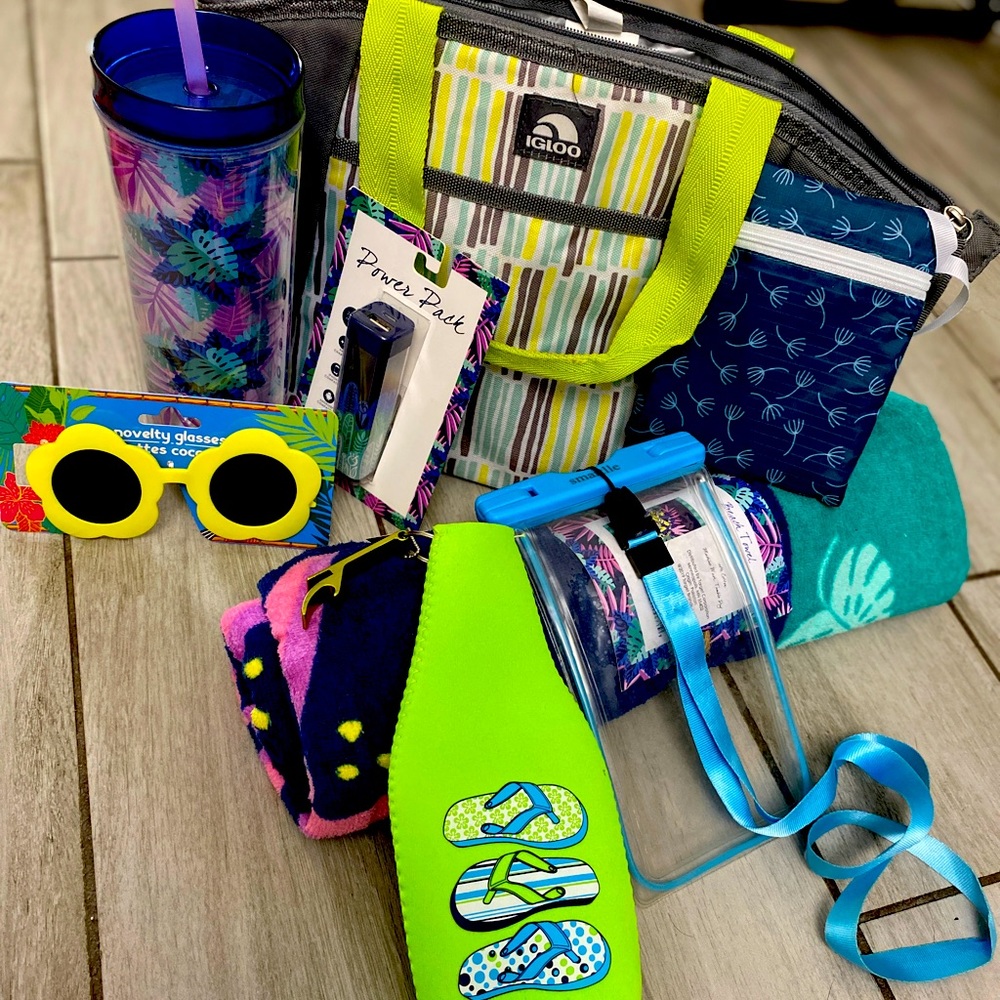 NWT Beach Bum Accessories.